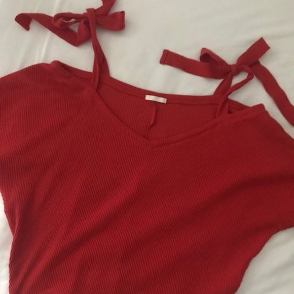 UNIQLO top - Picture 1 of 3